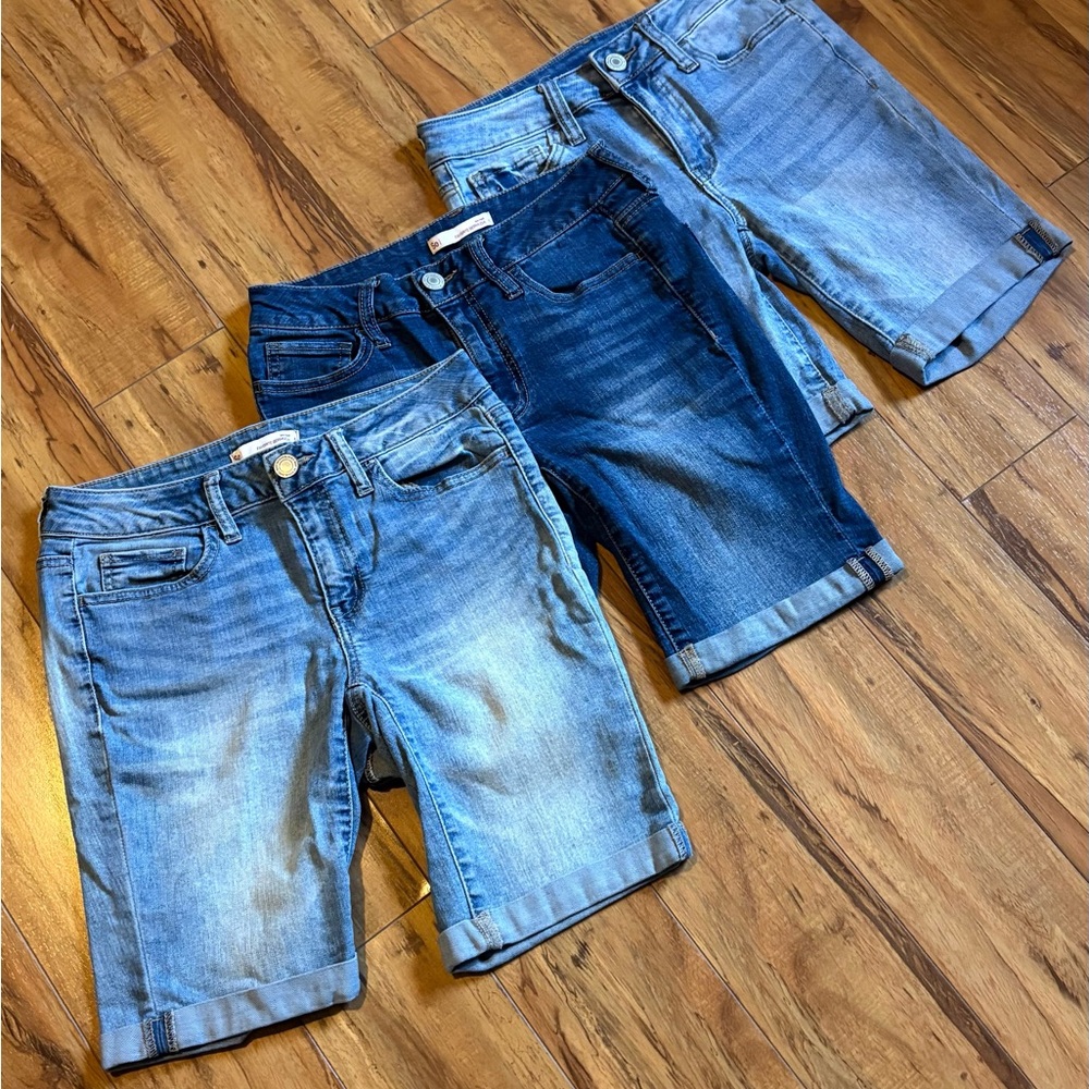 SO Favorite Bermuda Shorts Bundle Juniors Size (5)
